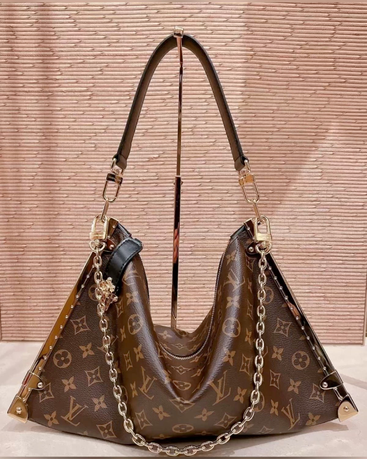 Lv hand bag - mr