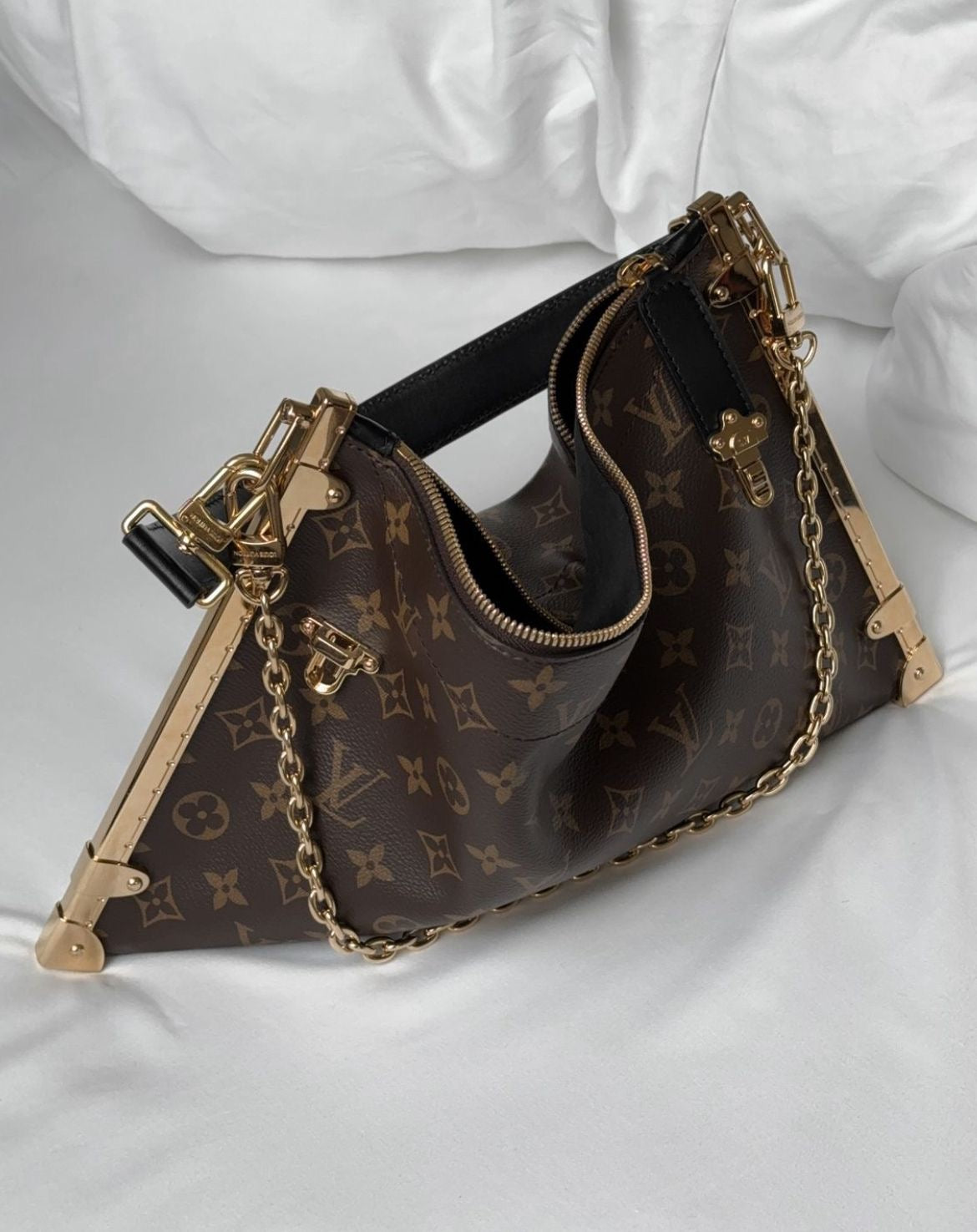 Lv hand bag - mr