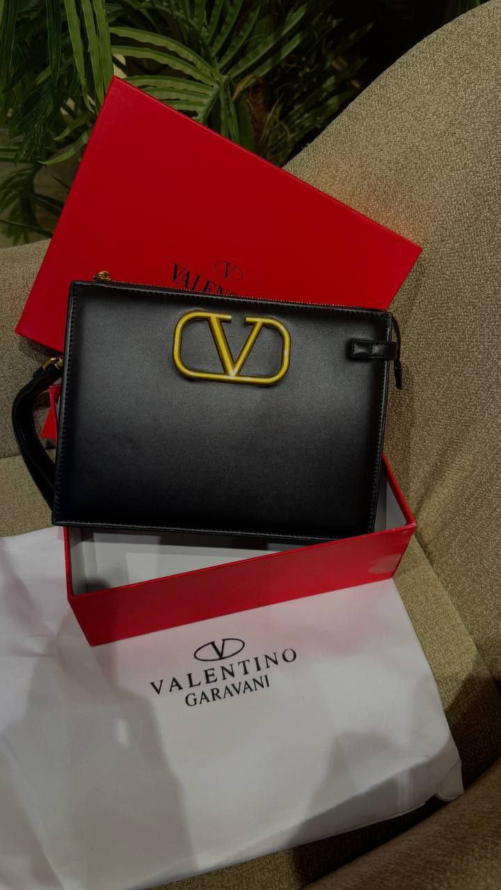 Black V clutch