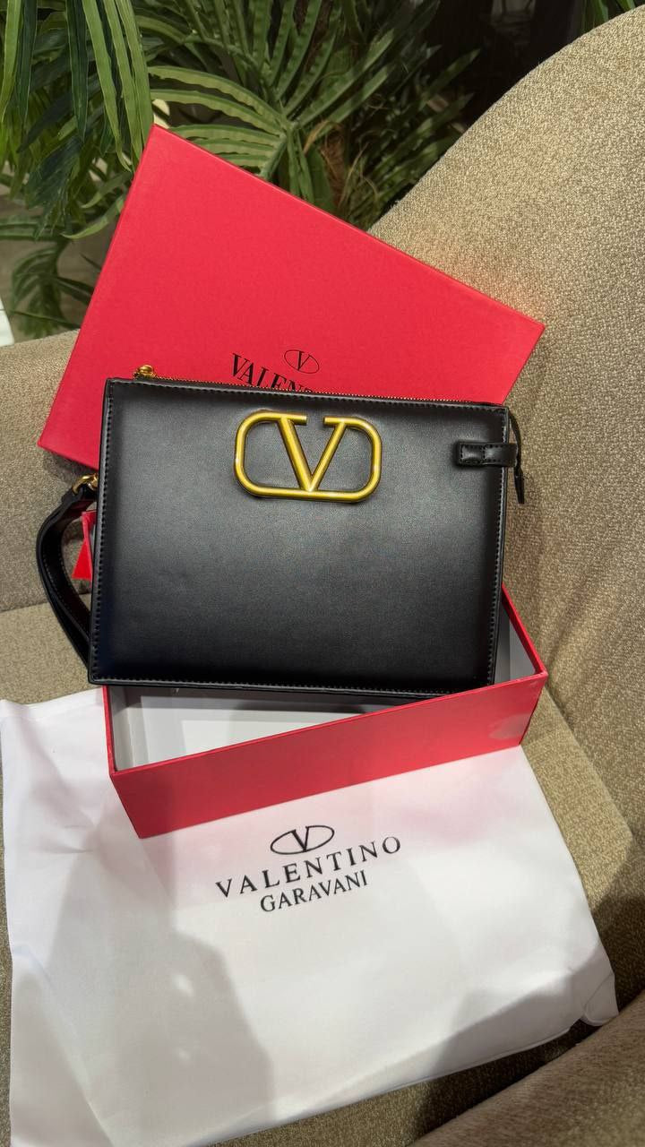 Black V clutch